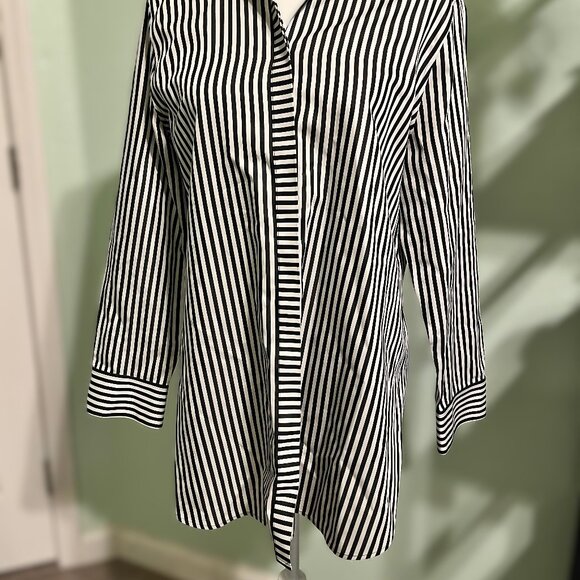 Chico's Black and White Striped No Iron Blouse Size 1 - Picture 7 of 7